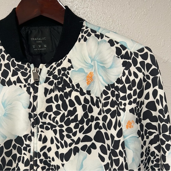 Zara Women's Black and White Floral Bomber Jacket Pockets Full Zip Size Medium - Picture 1 of 7
